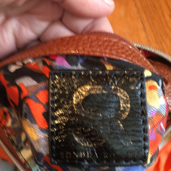 Cross body gently used - Picture 5 of 5